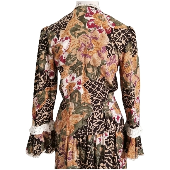 π¨π¦ 90s Autumn Color Floral Blouse With Lace Detail and a Bell Sleeves Size Small - Picture 4 of 10